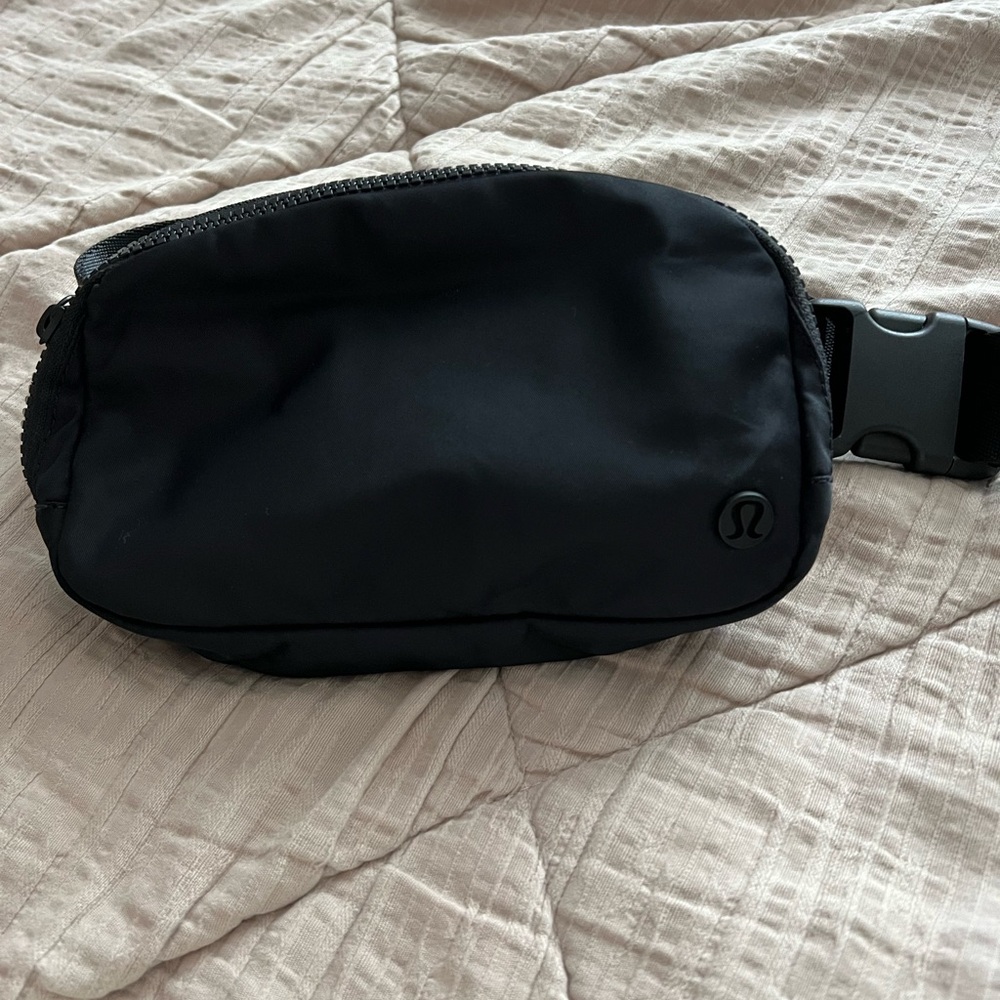 Black Lululemon belt bag